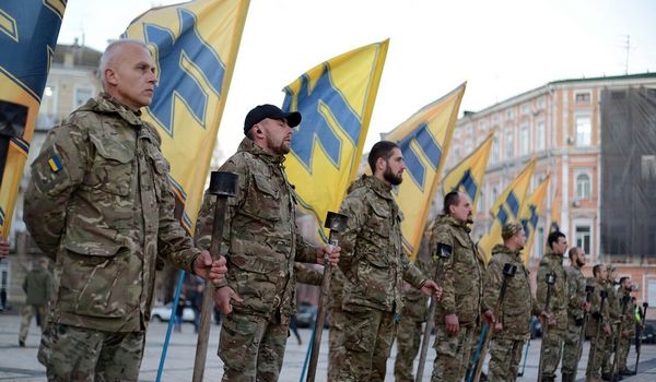 Osnivač Azova preuzima komandu nad vojskom